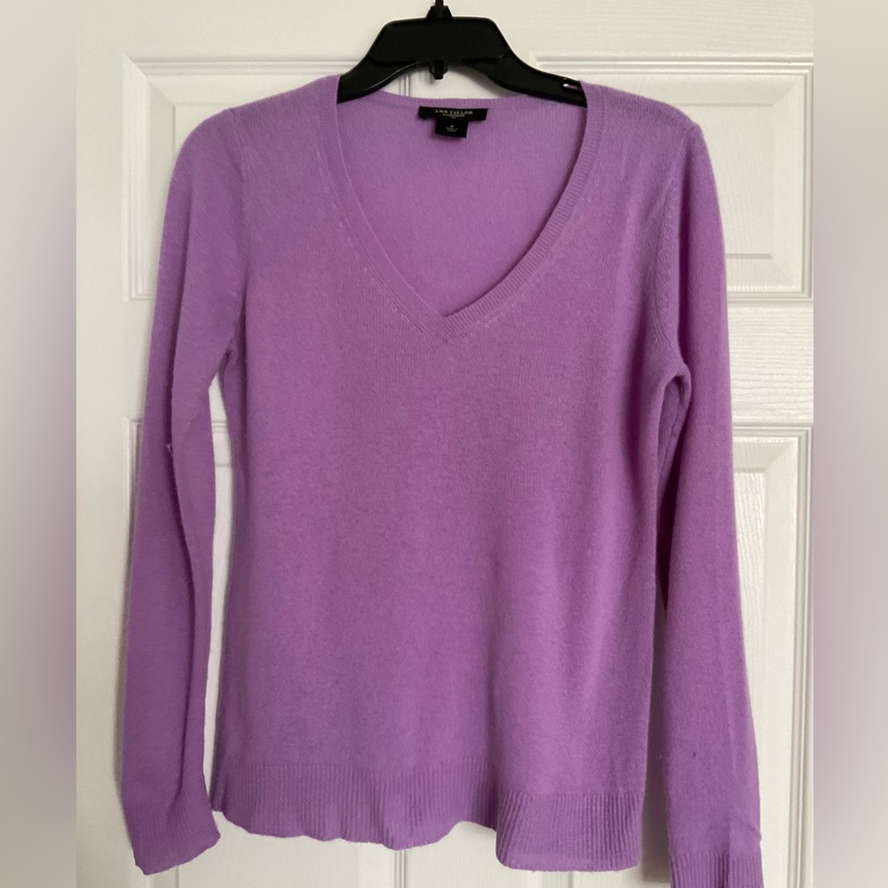 Vintage Ann Taylor cashmere sweater. Armpit to armpit 19” EUC Smoke free home.